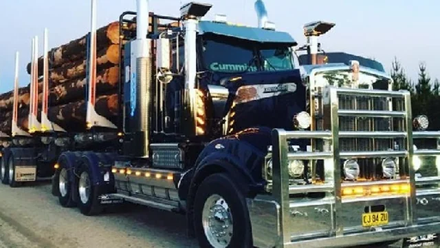 American City Truck Transporting game thumbnail