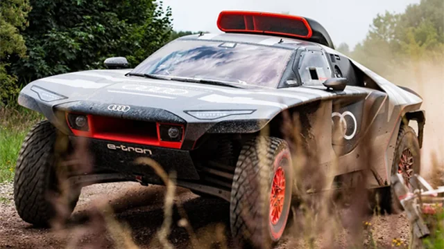 Audi RS Q Dakar Rally  Slide