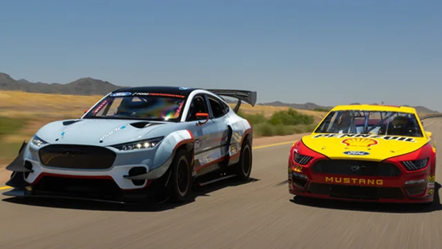 Drifting Mustang Slide