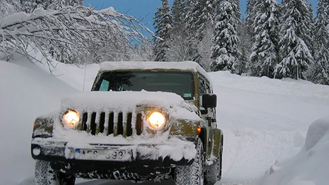 Offroad Snow Jeep Passenger Mountain Uphill Drivin game thumbnail